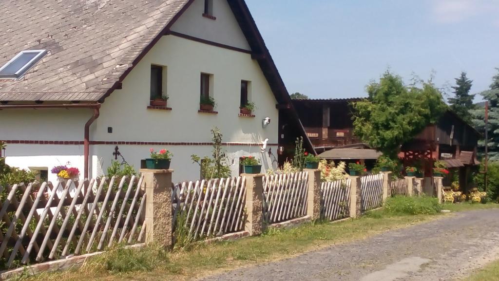 U Tri Kocek Hotel Jablonne v Podjestedi Exterior photo