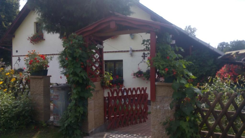 U Tri Kocek Hotel Jablonne v Podjestedi Exterior photo
